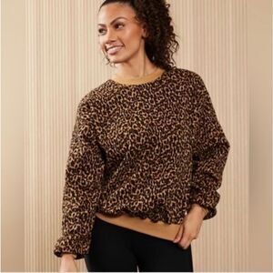 Fabletics Forever Fleece cheetah crewneck sweatshirt Women’s size XXL/1X